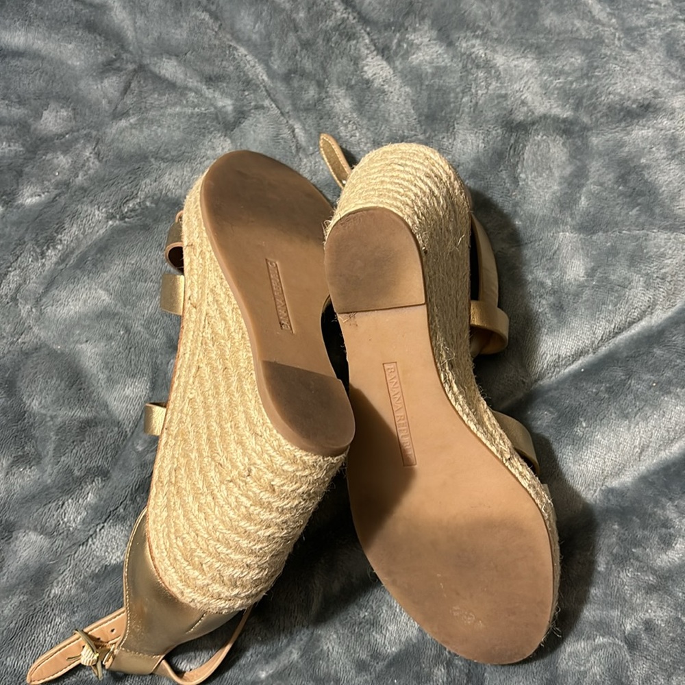 Gold Banana Republic platform sandals, 7.5 excellent! - Picture 5 of 7